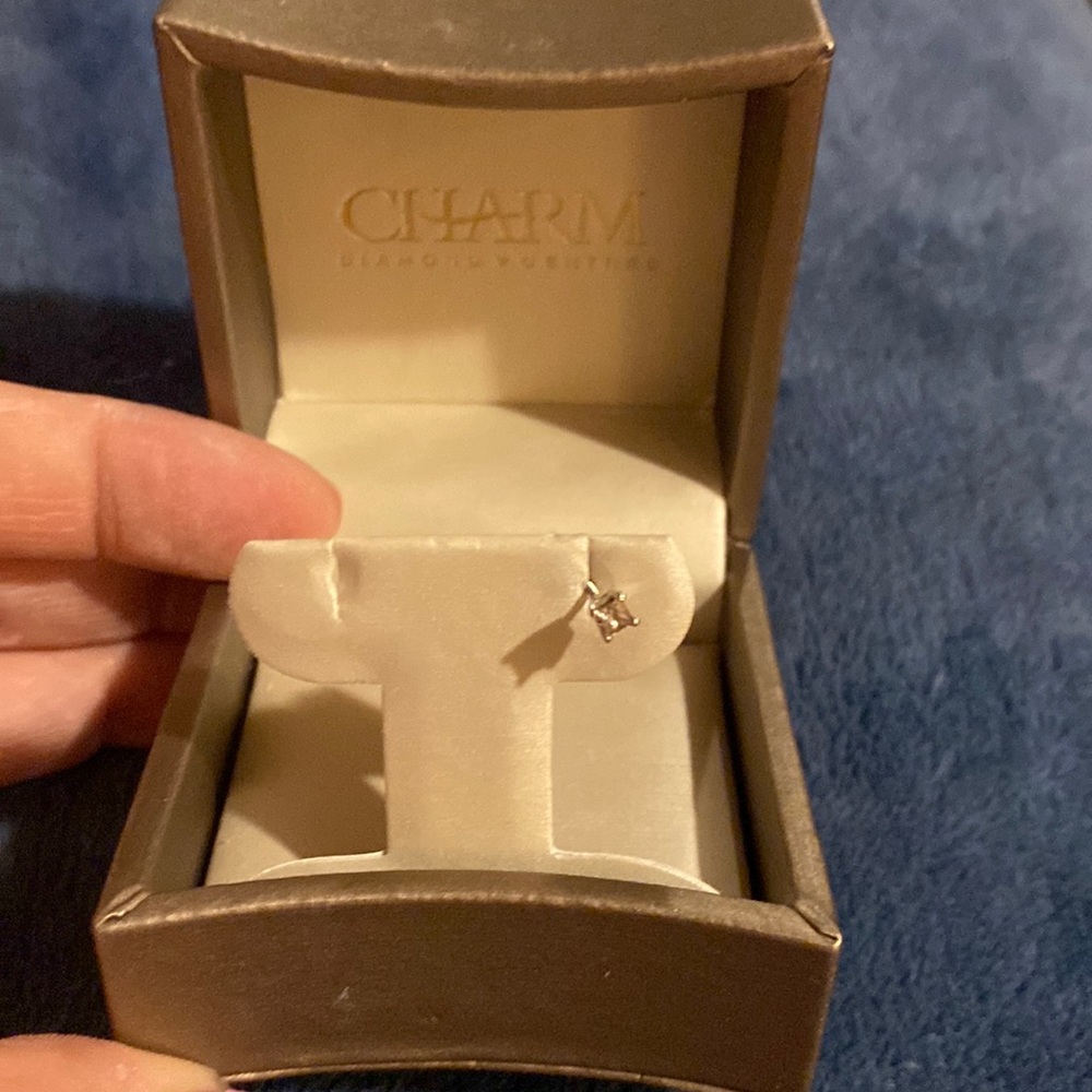Real diamond stud earring